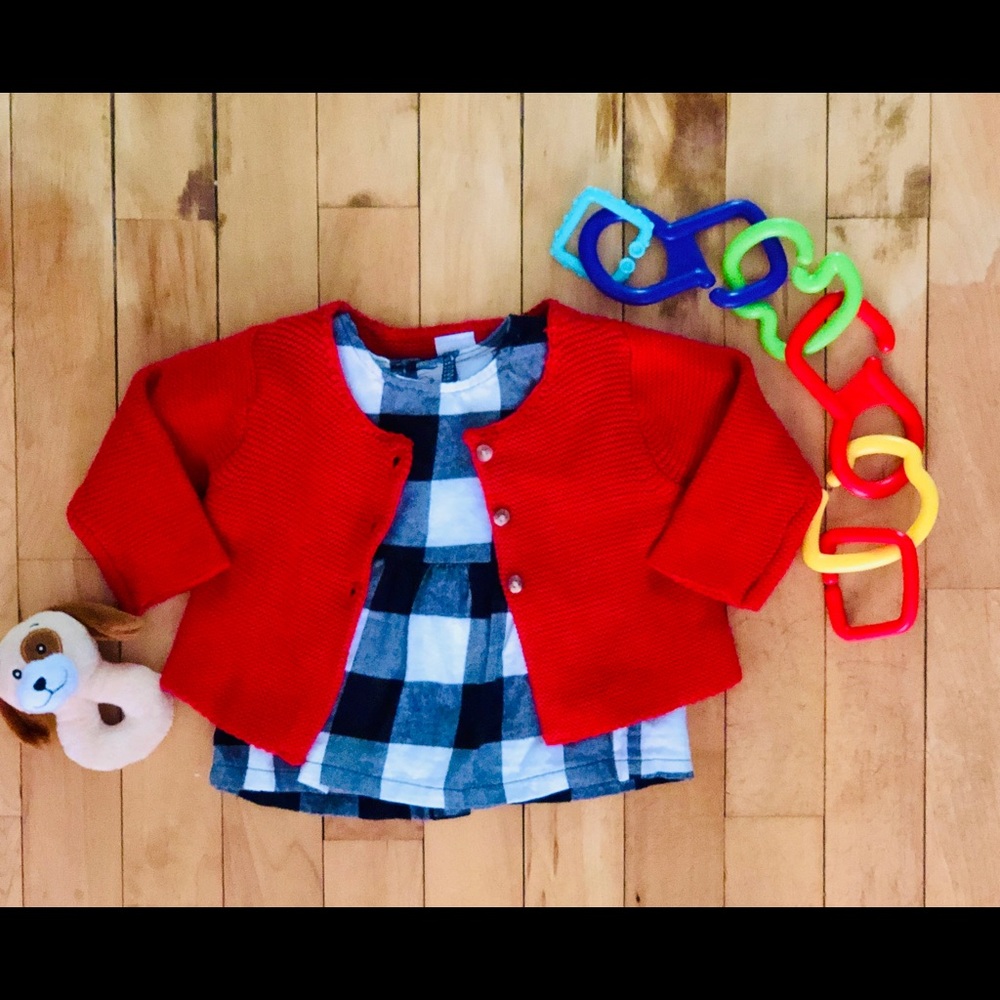 ♥️🎀 Black plaid shirt & red cardigan